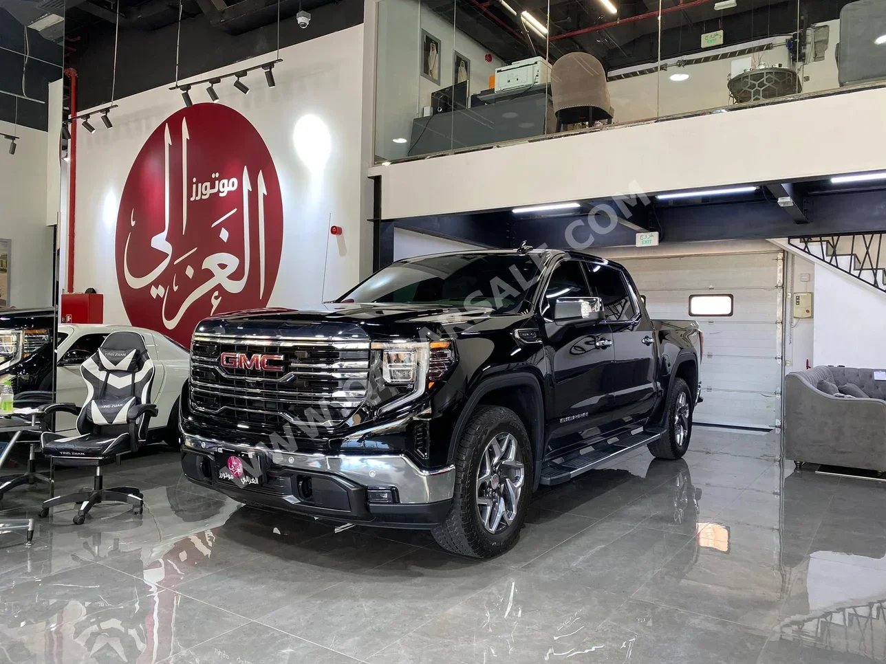 GMC  Sierra  SLT  2024  Automatic  4,000 Km  8 Cylinder  Four Wheel Drive (4WD)  Pick Up  Black  With Warranty