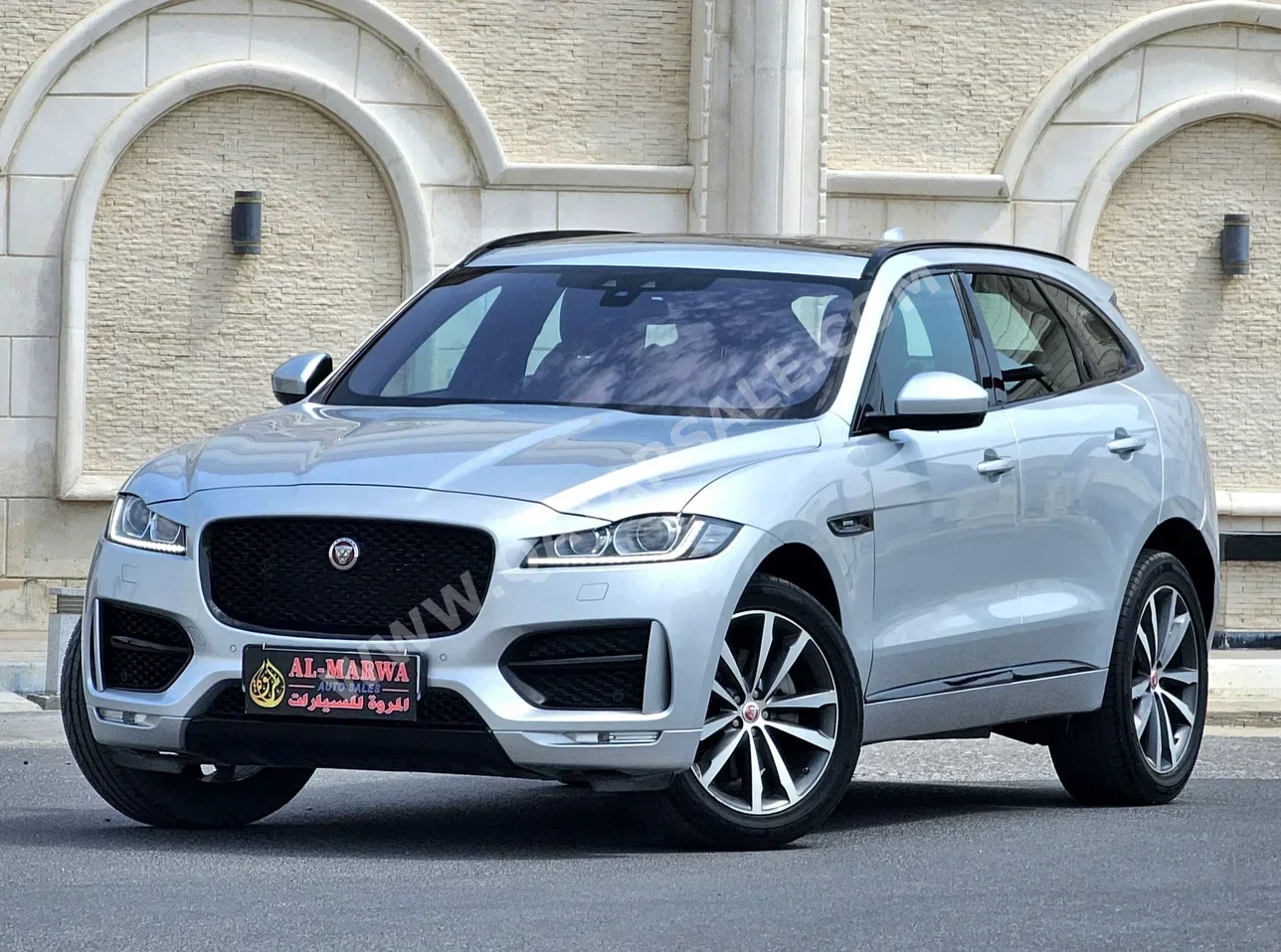 Jaguar  F-Pace  2017  Automatic  74,000 Km  6 Cylinder  Four Wheel Drive (4WD)  SUV  Silver