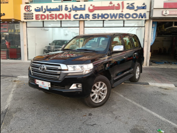 تويوتا  لاند كروزر  جي اكس ار  2016  اوتوماتيك  300,000 كم  8 سلندر  دفع رباعي  اس يو في  أسود