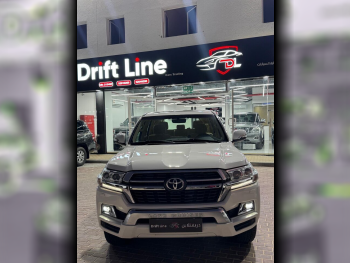 Toyota  Land Cruiser  GXR  2016  Automatic  424,000 Km  6 Cylinder  Four Wheel Drive (4WD)  SUV  White