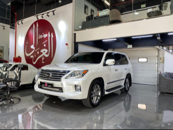 Lexus  LX  570  2012  Automatic  286,000 Km  8 Cylinder  Four Wheel Drive (4WD)  SUV  White