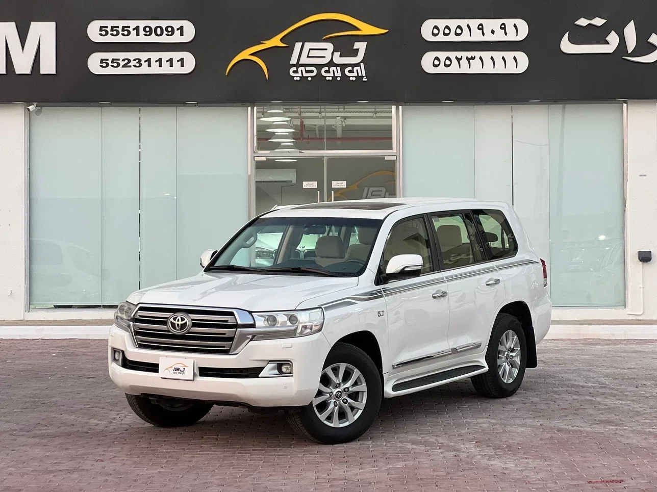 Toyota  Land Cruiser  VXR  2019  Automatic  222,500 Km  8 Cylinder  Four Wheel Drive (4WD)  SUV  White