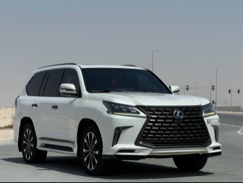 Lexus  LX  570  2016  Automatic  284,000 Km  8 Cylinder  Four Wheel Drive (4WD)  SUV  White