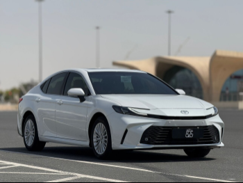 Toyota  Camry  LE  2025  Automatic  2,000 Km  4 Cylinder  Front Wheel Drive (FWD)  Sedan  White  With Warranty