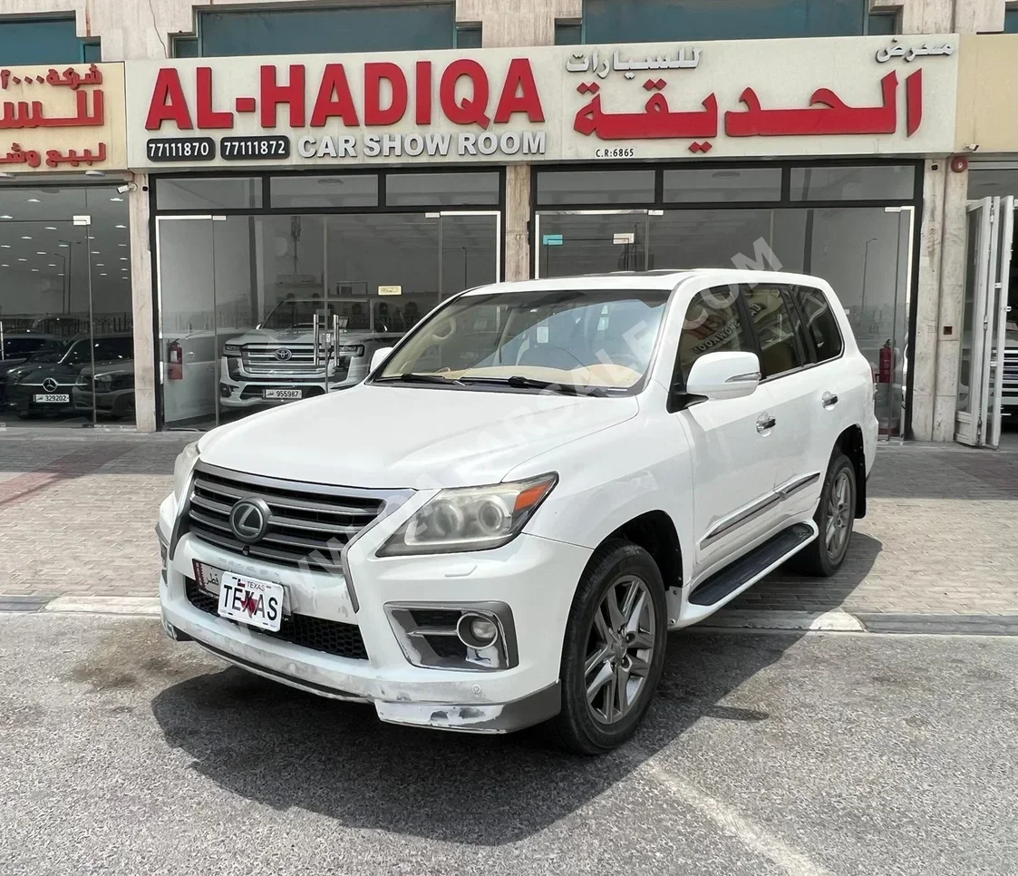 Lexus  LX  570 S  2015  Automatic  436,000 Km  8 Cylinder  Four Wheel Drive (4WD)  SUV  White