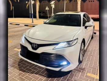 Toyota  Camry  Limited  2018  Automatic  200,000 Km  6 Cylinder  Front Wheel Drive (FWD)  Sedan  White