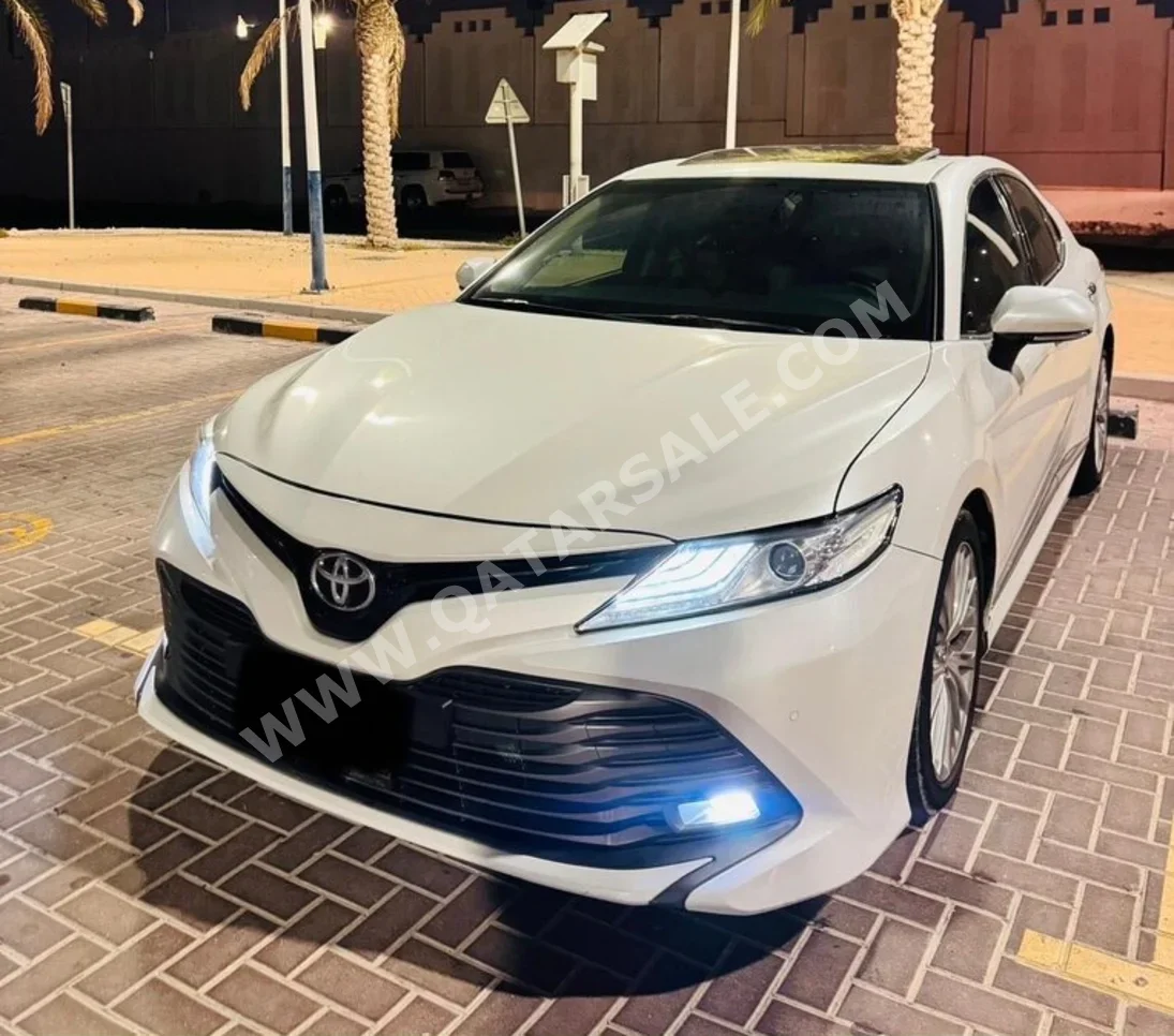 Toyota  Camry  Limited  2018  Automatic  200,000 Km  6 Cylinder  Front Wheel Drive (FWD)  Sedan  White