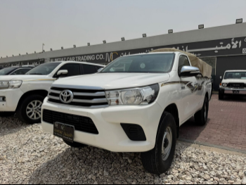 Toyota  Hilux  2016  Manual  53,000 Km  4 Cylinder  Four Wheel Drive (4WD)  Pick Up  White