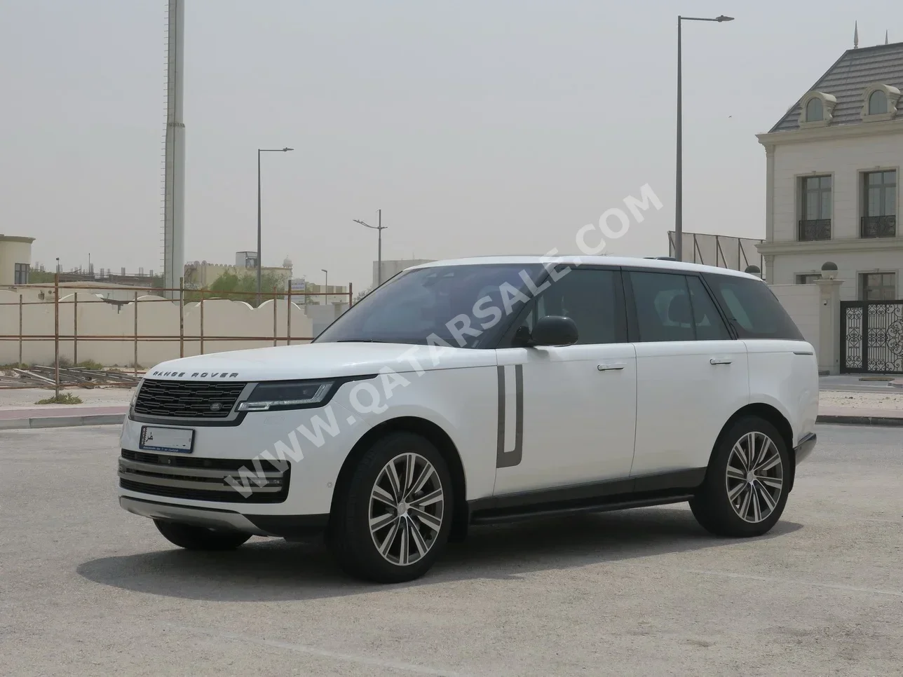 Land Rover  Range Rover  Vogue HSE  2023  Automatic  39,000 Km  8 Cylinder  Four Wheel Drive (4WD)  SUV  White  With Warranty