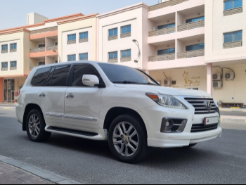 Lexus  LX  570  2013  Automatic  207,000 Km  8 Cylinder  Four Wheel Drive (4WD)  SUV  White
