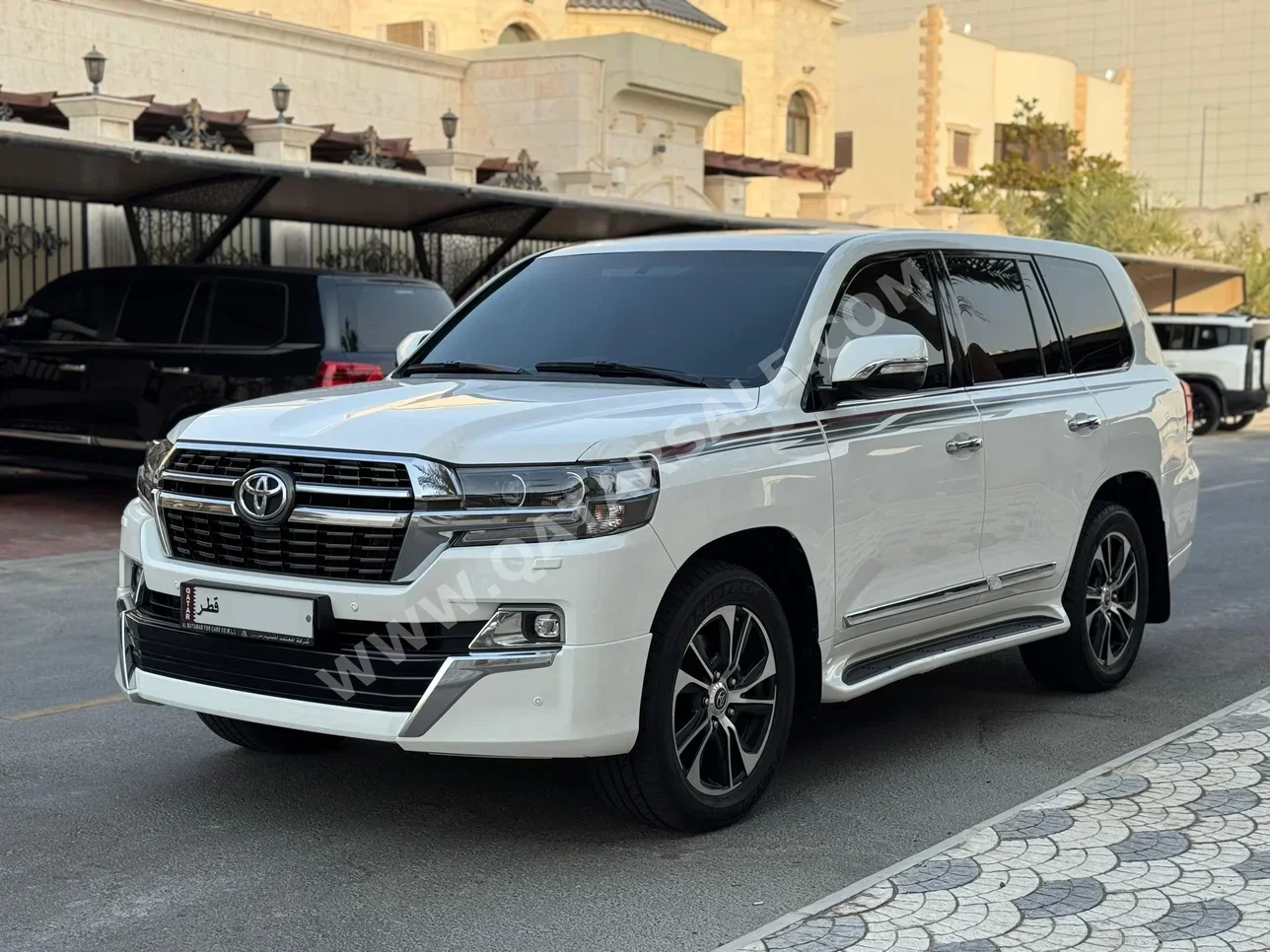 Toyota  Land Cruiser  GXR- Grand Touring  2021  Automatic  105,000 Km  8 Cylinder  Four Wheel Drive (4WD)  SUV  White