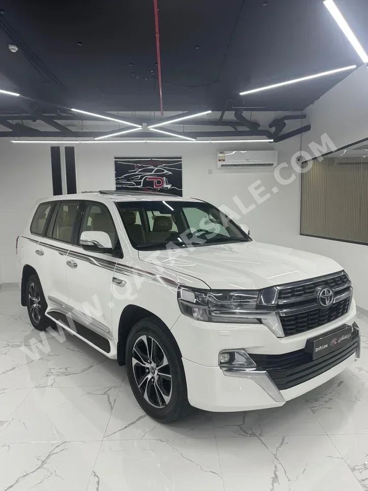 Toyota  Land Cruiser  GXR  2021  Automatic  280,000 Km  8 Cylinder  Four Wheel Drive (4WD)  SUV  White