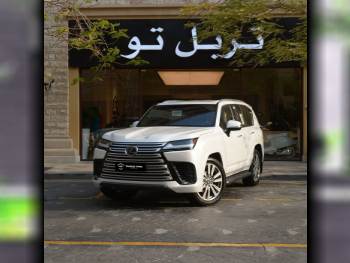 لكزس  ال اكس  600 لكجري  2024  اوتوماتيك  16,000 كم  6 سلندر  دفع رباعي  اس يو في  أبيض  تحت الضمان