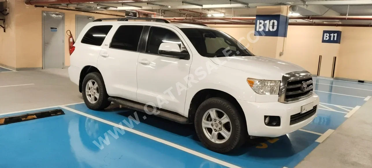 Toyota  Sequoia  2014  Automatic  302,800 Km  8 Cylinder  Four Wheel Drive (4WD)  SUV  White