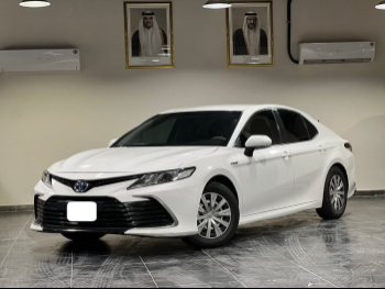 Toyota  Camry  LE  2021  Automatic  267,000 Km  4 Cylinder  Front Wheel Drive (FWD)  Sedan  White
