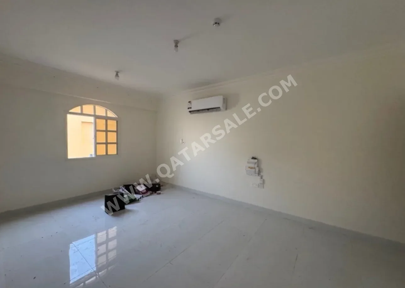 3 Bedrooms  Apartment  For Rent  in Al Wakrah -  Al Wakrah  Not Furnished