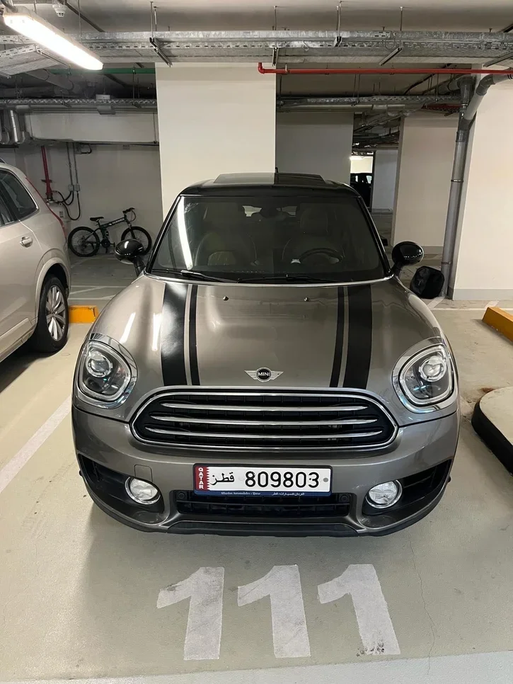 Mini  Cooper  CountryMan  2018  Automatic  95,000 Km  4 Cylinder  Rear Wheel Drive (RWD)  Hatchback  Silver and Black