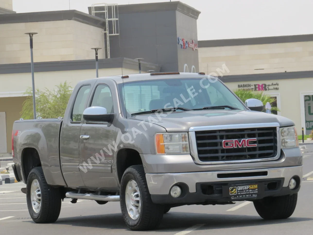 GMC  Sierra  2500 HD  2009  Automatic  141,000 Km  8 Cylinder  Four Wheel Drive (4WD)  Pick Up  Gray