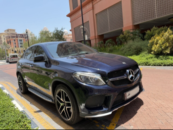 مرسيدس - بنز  جي ال اي  43 AMG  2019  اوتوماتيك  62,000 كم  6 سلندر  دفع رباعي  اس يو في  كحلي وأحمر