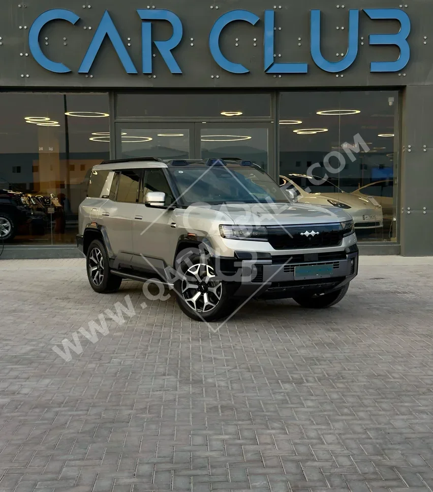 BYD  Leopard 8  Flagship  2025  Automatic  0 Km  4 Cylinder  Four Wheel Drive (4WD)  SUV  Gold  With Warranty