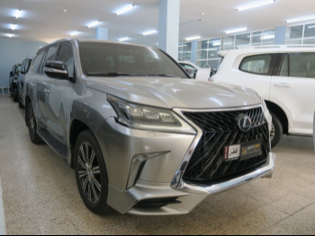 Lexus  LX  570  2016  Automatic  247,000 Km  8 Cylinder  Four Wheel Drive (4WD)  SUV  Sonic Titanium