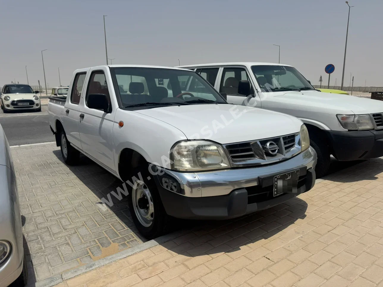 Nissan  Pickup  2013  Manual  200,000 Km  4 Cylinder  Rear Wheel Drive (RWD)  Pick Up  White