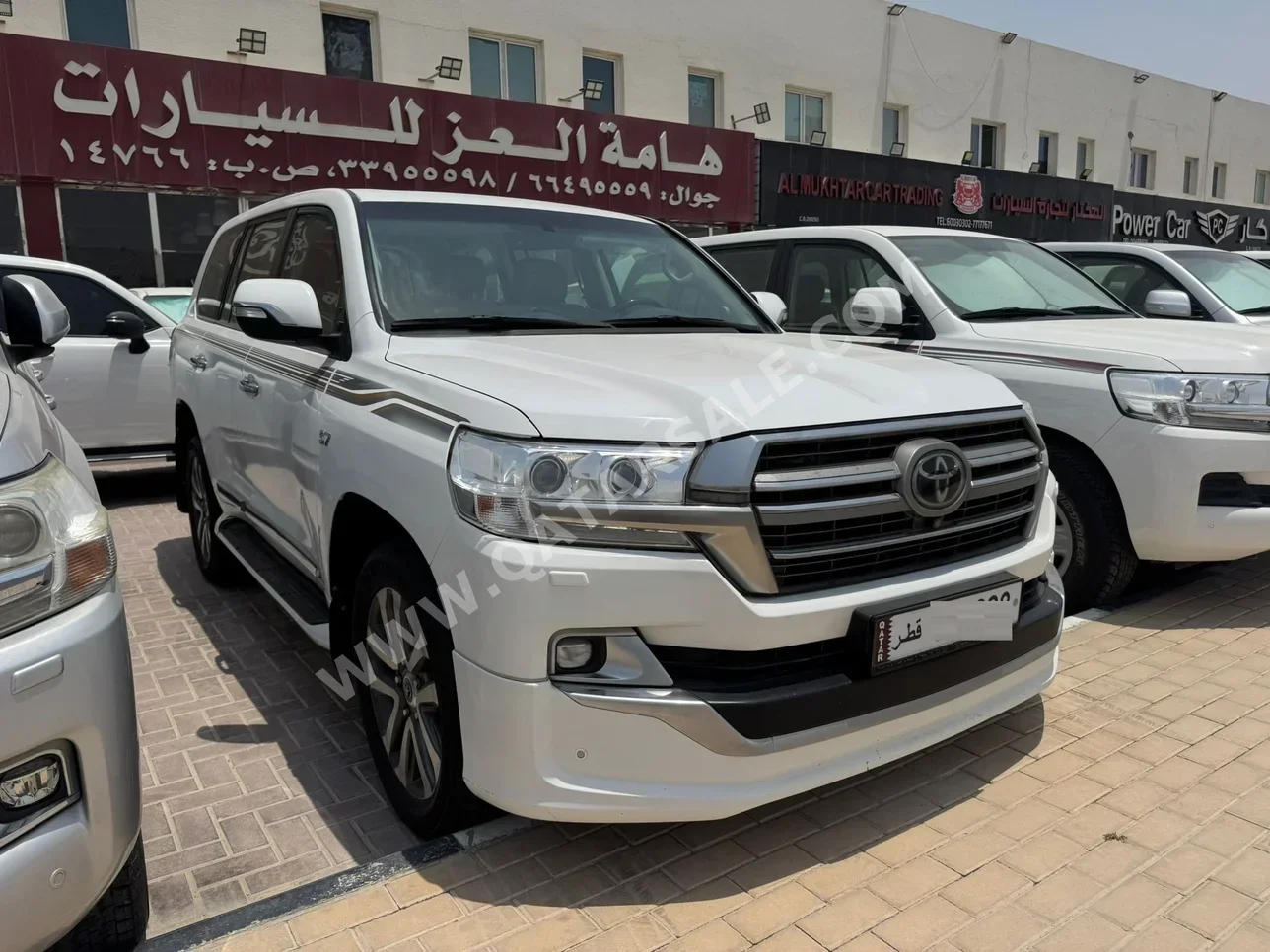 Toyota  Land Cruiser  VXR  2019  Automatic  300,000 Km  8 Cylinder  Four Wheel Drive (4WD)  SUV  White