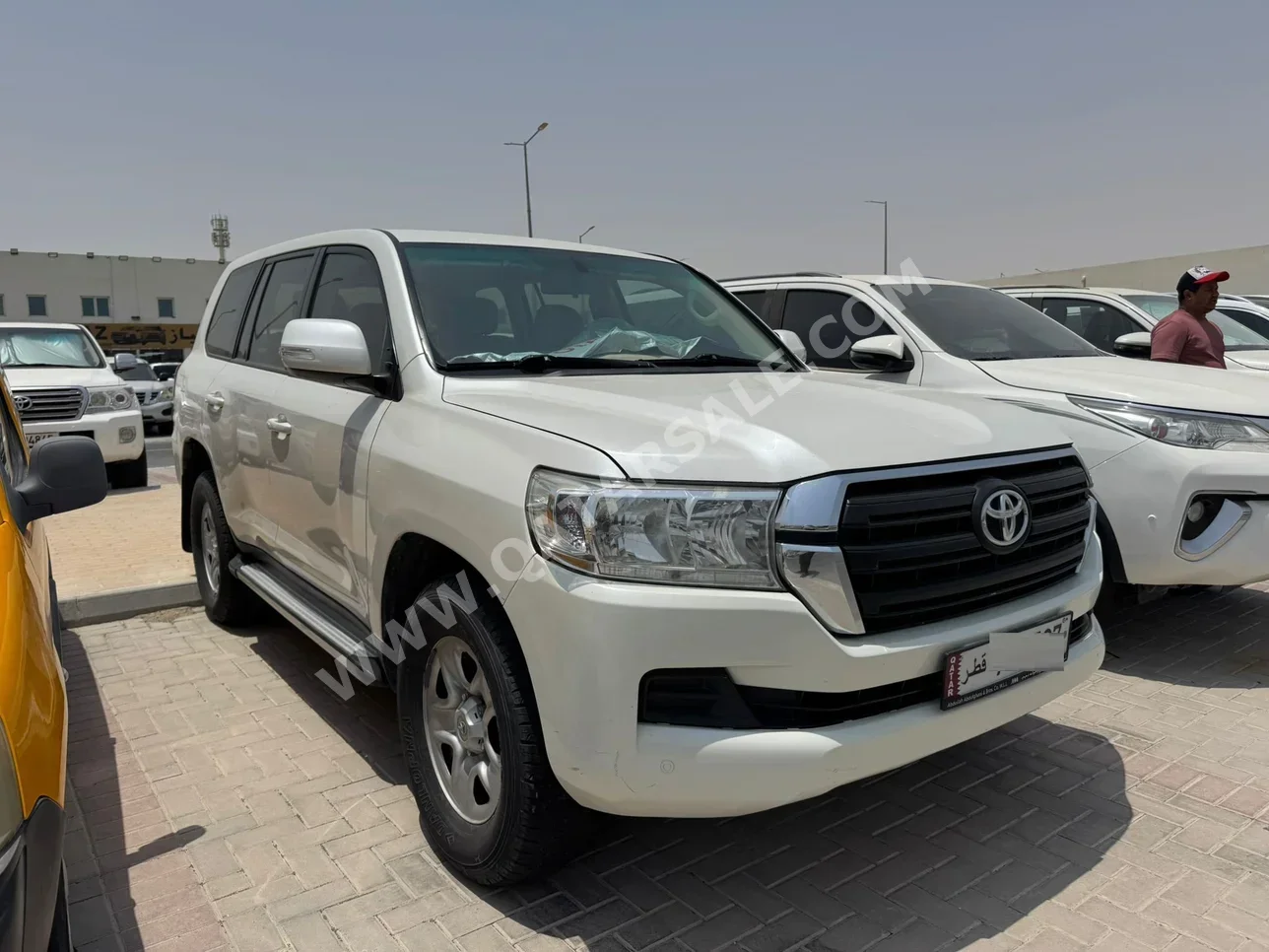 Toyota  Land Cruiser  G  2016  Automatic  200,000 Km  6 Cylinder  Four Wheel Drive (4WD)  SUV  White
