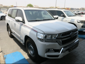 Toyota  Land Cruiser  GXR  2021  Automatic  180,000 Km  8 Cylinder  Four Wheel Drive (4WD)  SUV  White