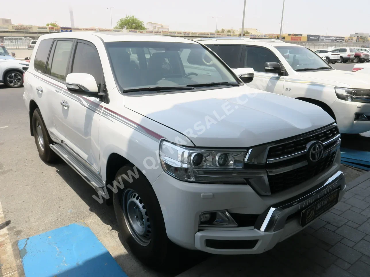 Toyota  Land Cruiser  GXR  2021  Automatic  180,000 Km  8 Cylinder  Four Wheel Drive (4WD)  SUV  White