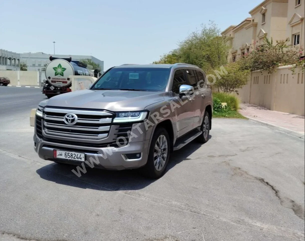 Toyota  Land Cruiser  VX  2022  Automatic  49,000 Km  6 Cylinder  Four Wheel Drive (4WD)  SUV  Bronze  With Warranty