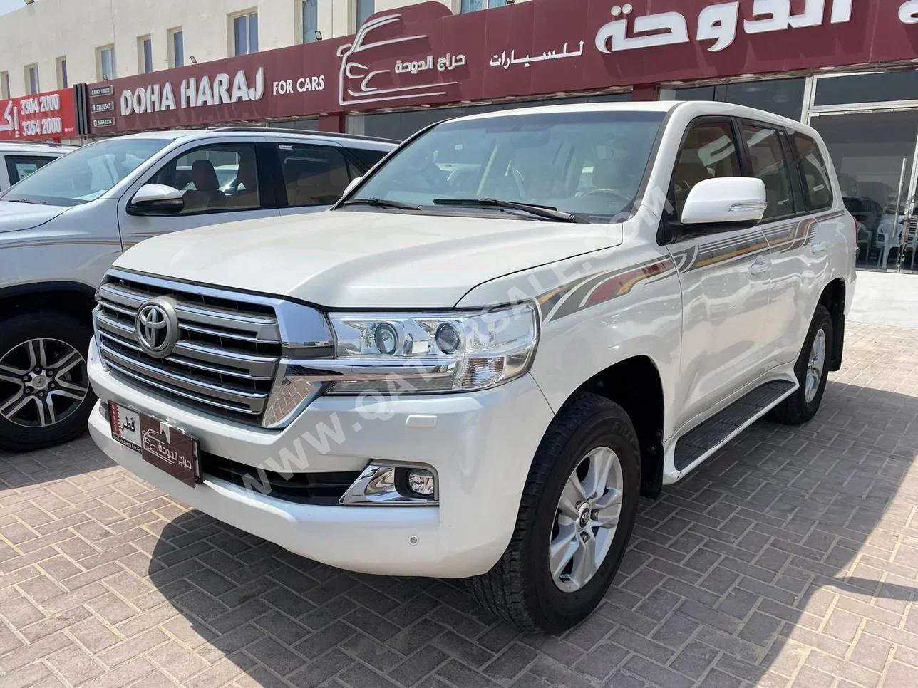 Toyota  Land Cruiser  GXR  2016  Automatic  308,000 Km  6 Cylinder  Four Wheel Drive (4WD)  SUV  White