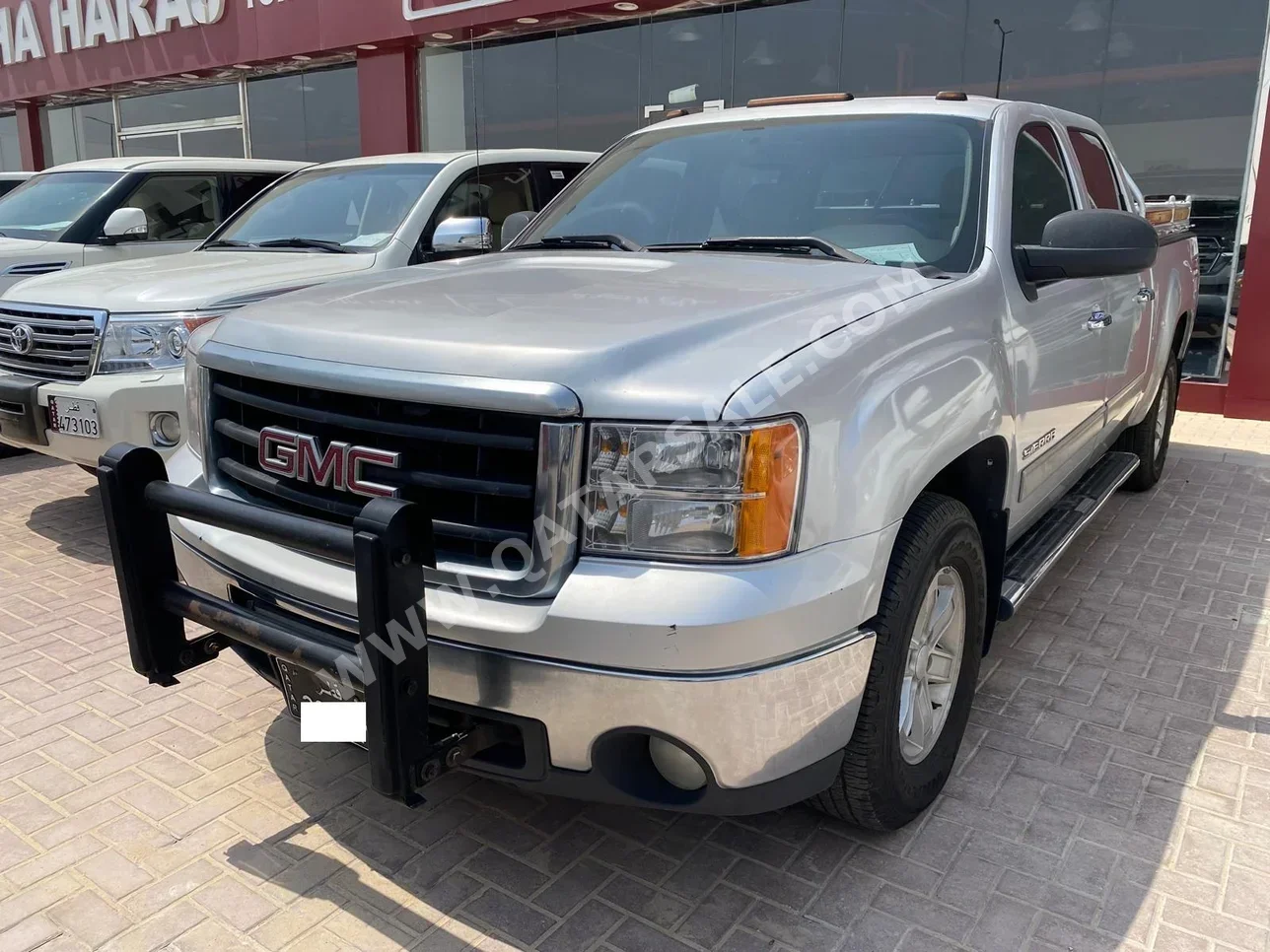 GMC  Sierra  2012  Automatic  390,000 Km  8 Cylinder  Four Wheel Drive (4WD)  Pick Up  Silver