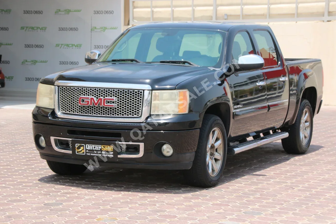 GMC Sierra Denali 2012 Automatic 205,000 Km 8 Cylinder Four Wheel Drive (4WD) Pick Up Black