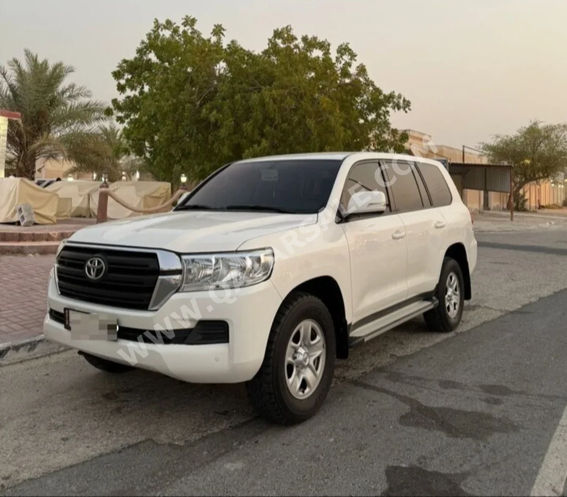 Toyota  Land Cruiser  GX  2019  Automatic  140,000 Km  6 Cylinder  Four Wheel Drive (4WD)  SUV  White