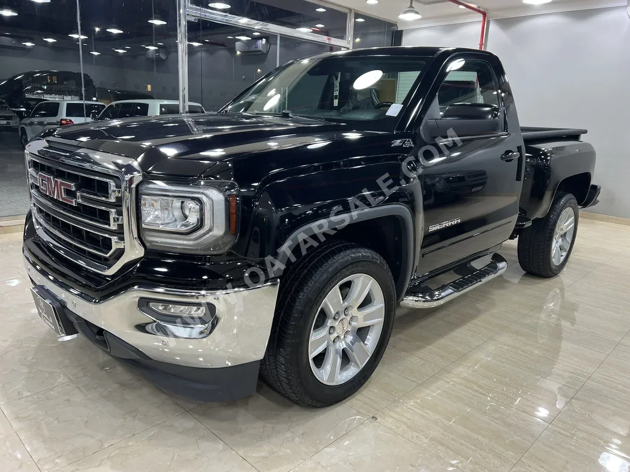 GMC  Sierra  Classic  2018  Automatic  121,000 Km  8 Cylinder  Rear Wheel Drive (RWD)  Pick Up  Black  With Warranty