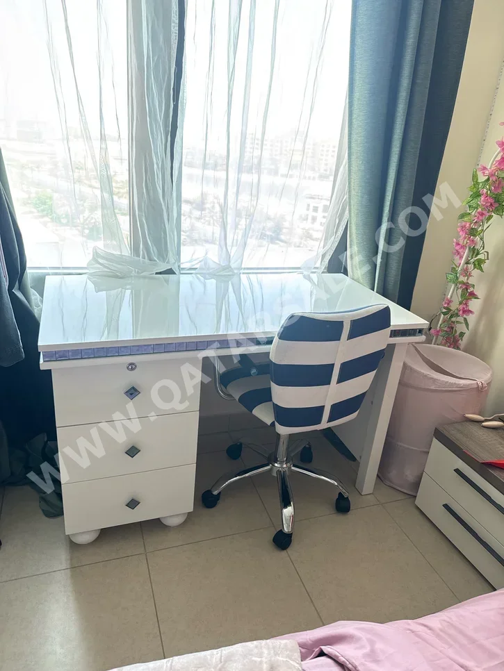 المكاتب ومكاتب الحاسوب - مكتب  - هوم سينتر  - أبيض
