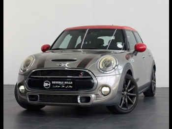 Mini  Cooper  S  2017  Automatic  67,815 Km  4 Cylinder  Front Wheel Drive (FWD)  Hatchback  Gray