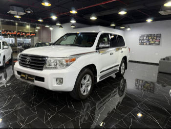 Toyota  Land Cruiser  GXR  2014  Automatic  414,000 Km  8 Cylinder  Four Wheel Drive (4WD)  SUV  White