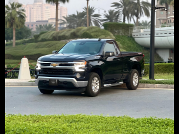 Chevrolet  Silverado  LT  2023  Automatic  11,000 Km  8 Cylinder  Four Wheel Drive (4WD)  Pick Up  Black