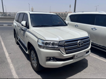 Toyota  Land Cruiser  VXR  2016  Automatic  191,000 Km  8 Cylinder  Four Wheel Drive (4WD)  SUV  White