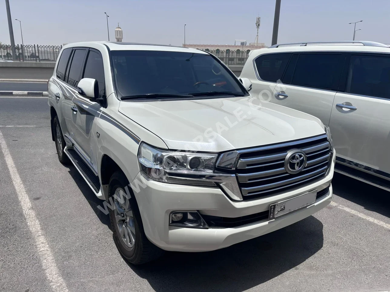 Toyota  Land Cruiser  VXR  2016  Automatic  191,000 Km  8 Cylinder  Four Wheel Drive (4WD)  SUV  White