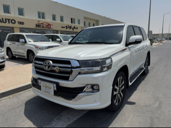 Toyota  Land Cruiser  GXR- Grand Touring  2019  Automatic  105,000 Km  8 Cylinder  Four Wheel Drive (4WD)  SUV  White