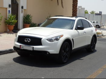 Infiniti  QX  70  2017  Automatic  150,000 Km  6 Cylinder  Four Wheel Drive (4WD)  SUV  White