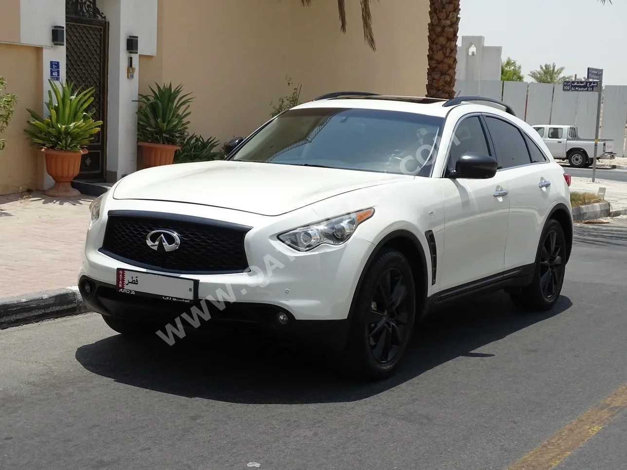 Infiniti  QX  70  2017  Automatic  150,000 Km  6 Cylinder  Four Wheel Drive (4WD)  SUV  White