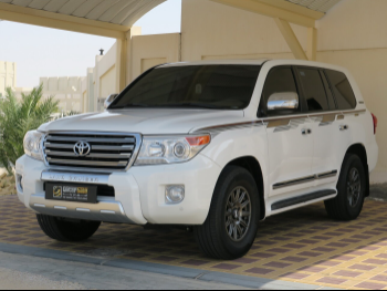 Toyota  Land Cruiser  GXR  2015  Automatic  250,000 Km  8 Cylinder  Four Wheel Drive (4WD)  SUV  White