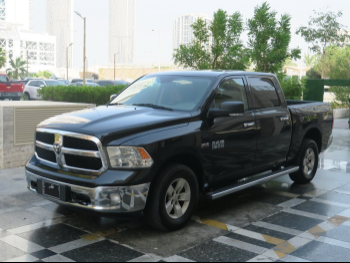 Dodge  Ram  SLT  2017  Automatic  118,000 Km  8 Cylinder  Four Wheel Drive (4WD)  Pick Up  Black