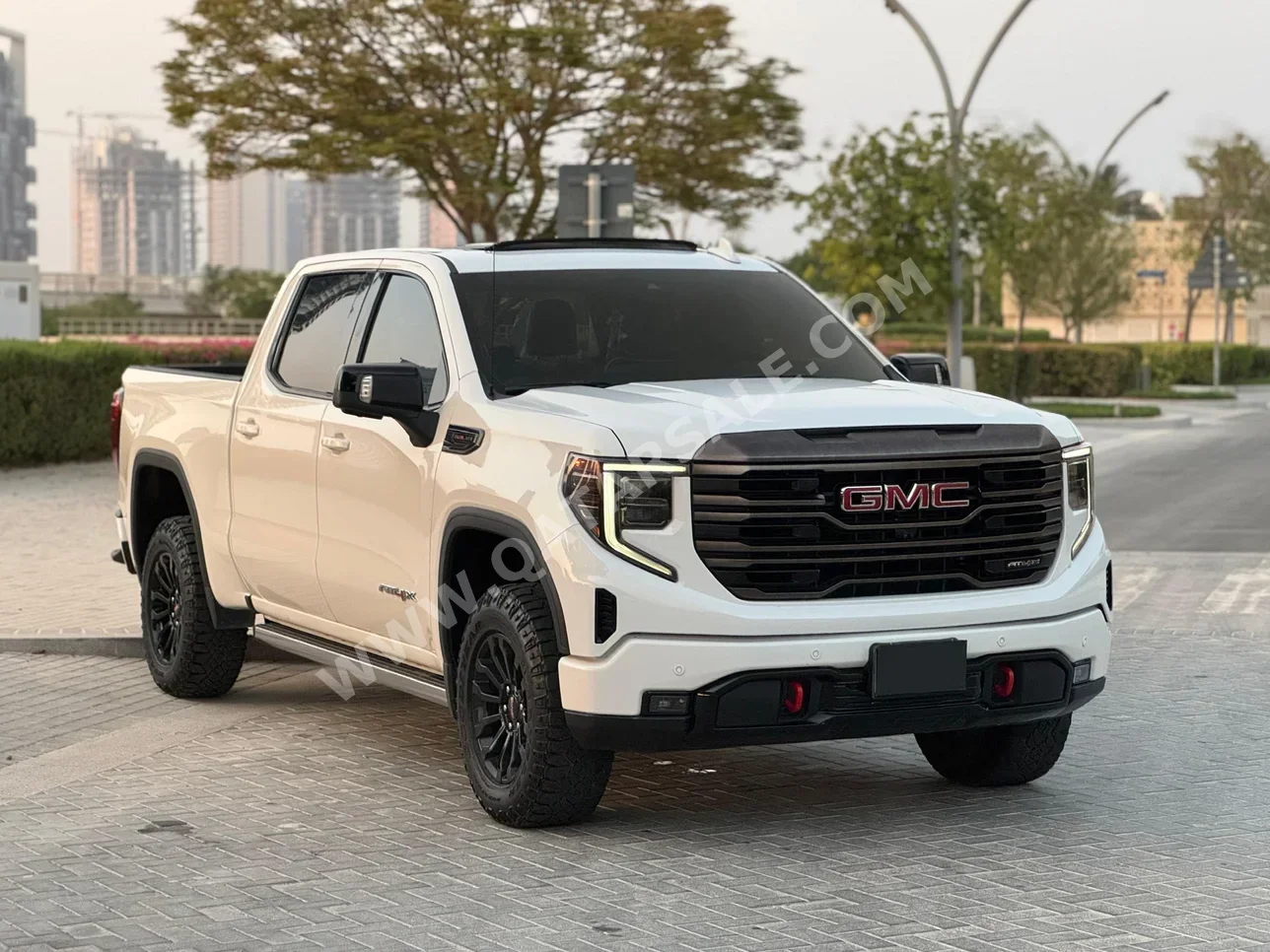 GMC  Sierra  AT4 X  2022  Automatic  39,500 Km  8 Cylinder  Four Wheel Drive (4WD)  Pick Up  White  With Warranty