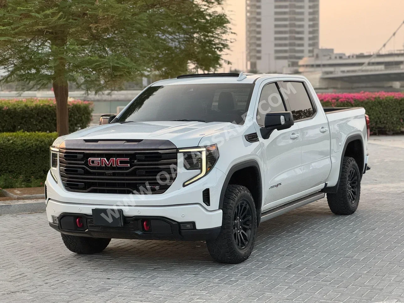 GMC  Sierra  AT4 X  2022  Automatic  39,500 Km  8 Cylinder  Four Wheel Drive (4WD)  Pick Up  White  With Warranty