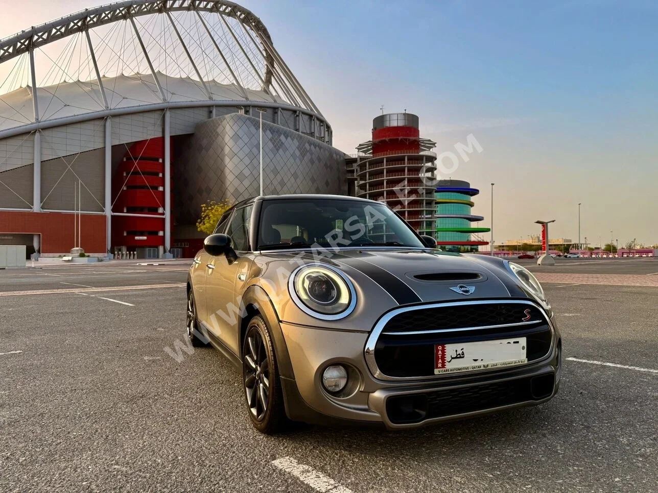 Mini  Cooper  S  2018  Automatic  121,418 Km  4 Cylinder  Front Wheel Drive (FWD)  Hatchback  Black and Gray